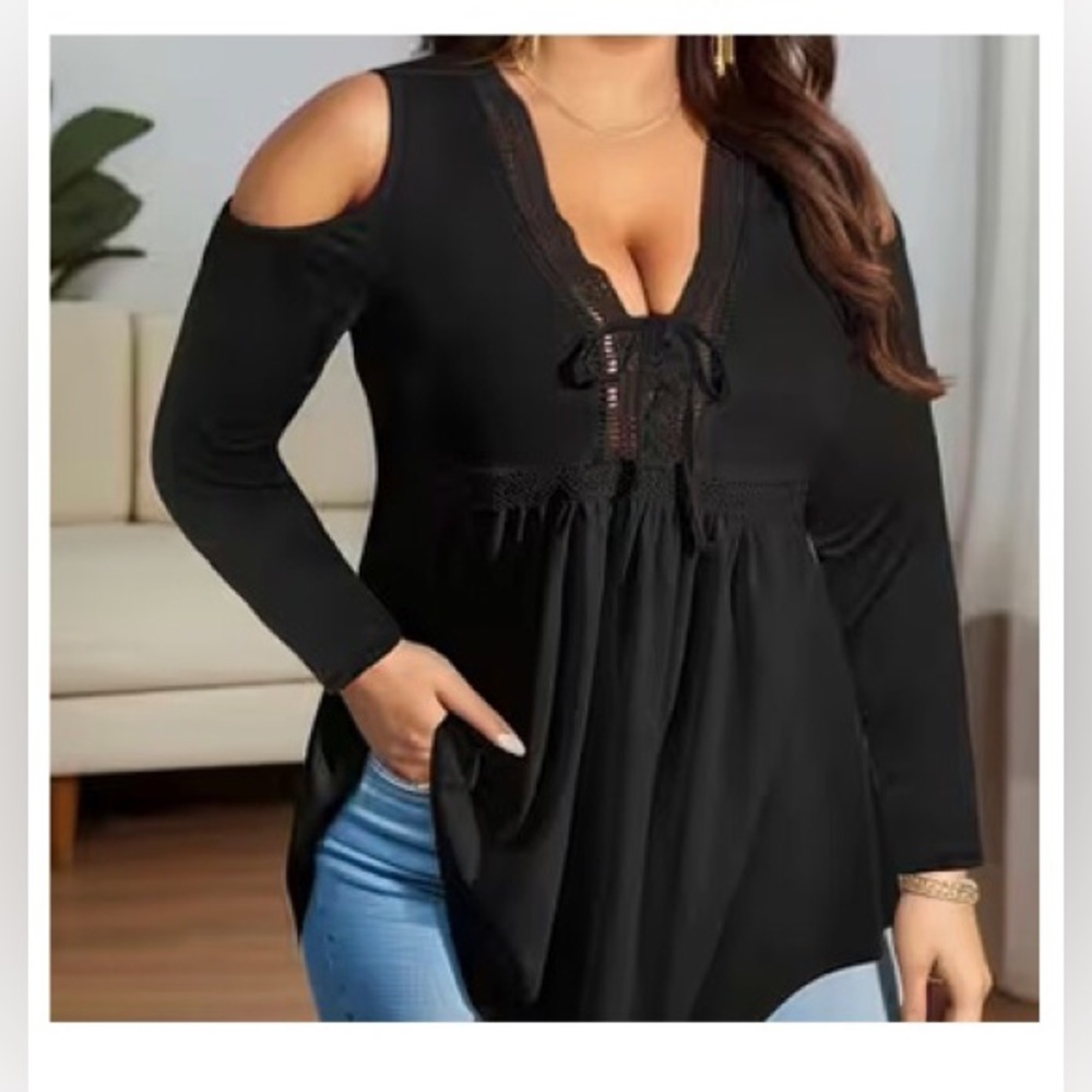 1xl Elegant Black Cold Shoulder Top. (0219)